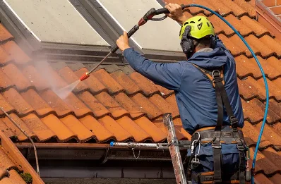Démoussage et hydrofuge de toiture à Lanrivoaré